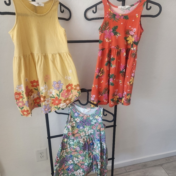 8 - H&M girls dresses. 7 size 4-6 and 1 size 3/4 - Picture 5 of 16